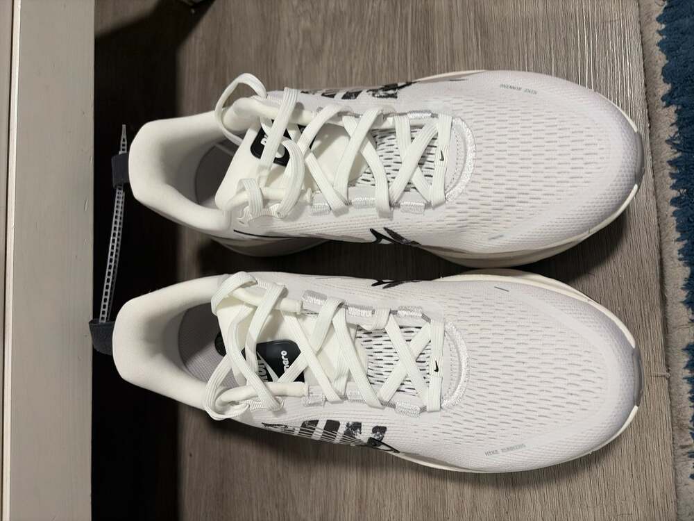 Nike Air Zoom Vomero 18 White Black "RUN" Graphic Running Shoes - Picture 9 of 9